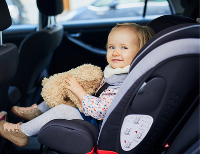 small child in front facing car seat